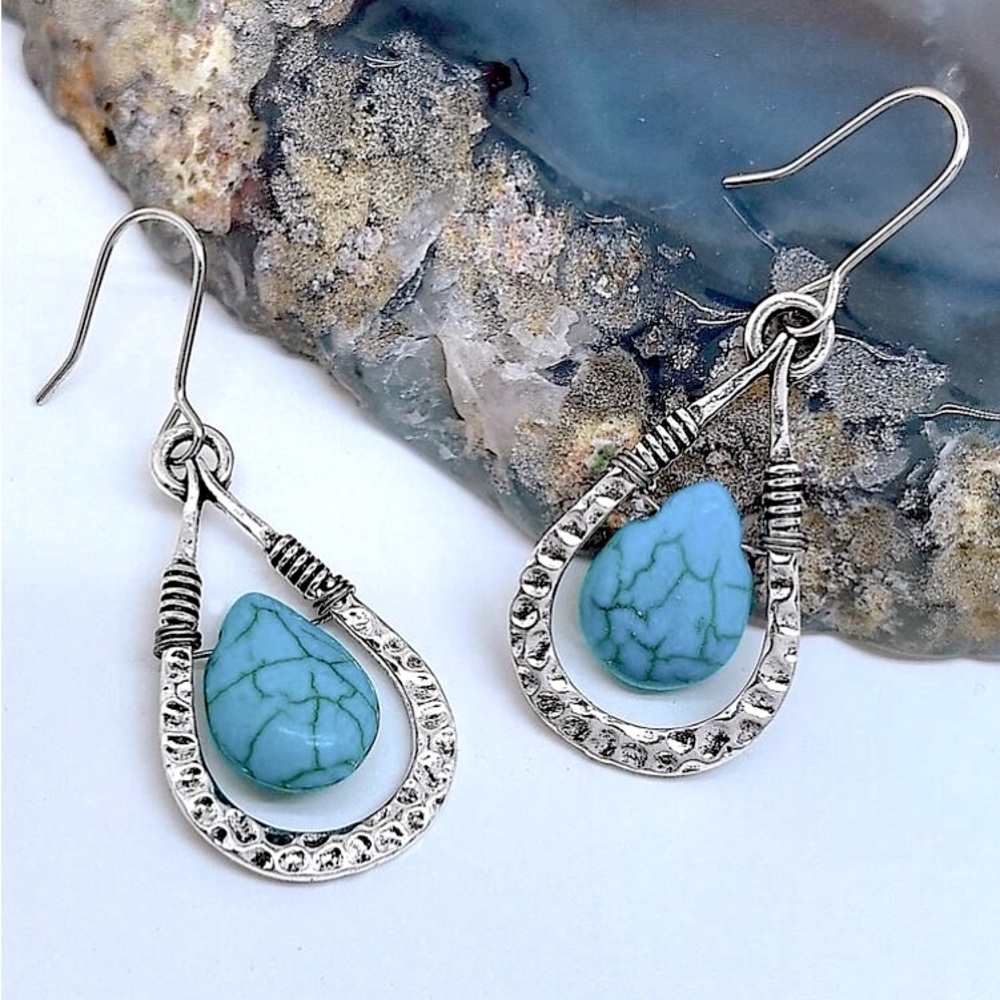 🆕 TURQUOISE Drop Hammered  Earrings!!! Brand New!